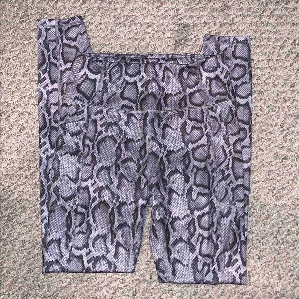 BRAND NEW LEGGINGS